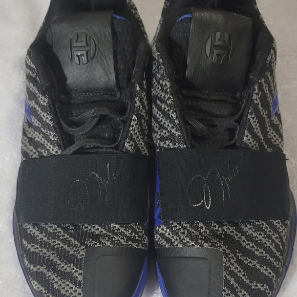 Addias Sneakers - Picture 2 of 4